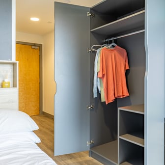 Premium En Suite - Image 3